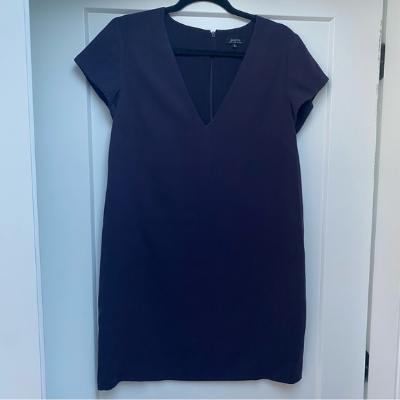 Aritzia Babaton Short Sleeve V Neck Mini Dress, Size 10 🎀 - Picture 1 of 8